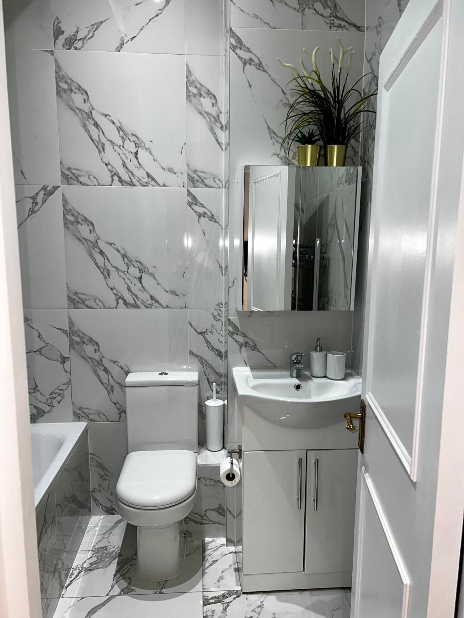 Stylish One Bedroom Apartment In The Heart Of Angel Лондон Екстериор снимка