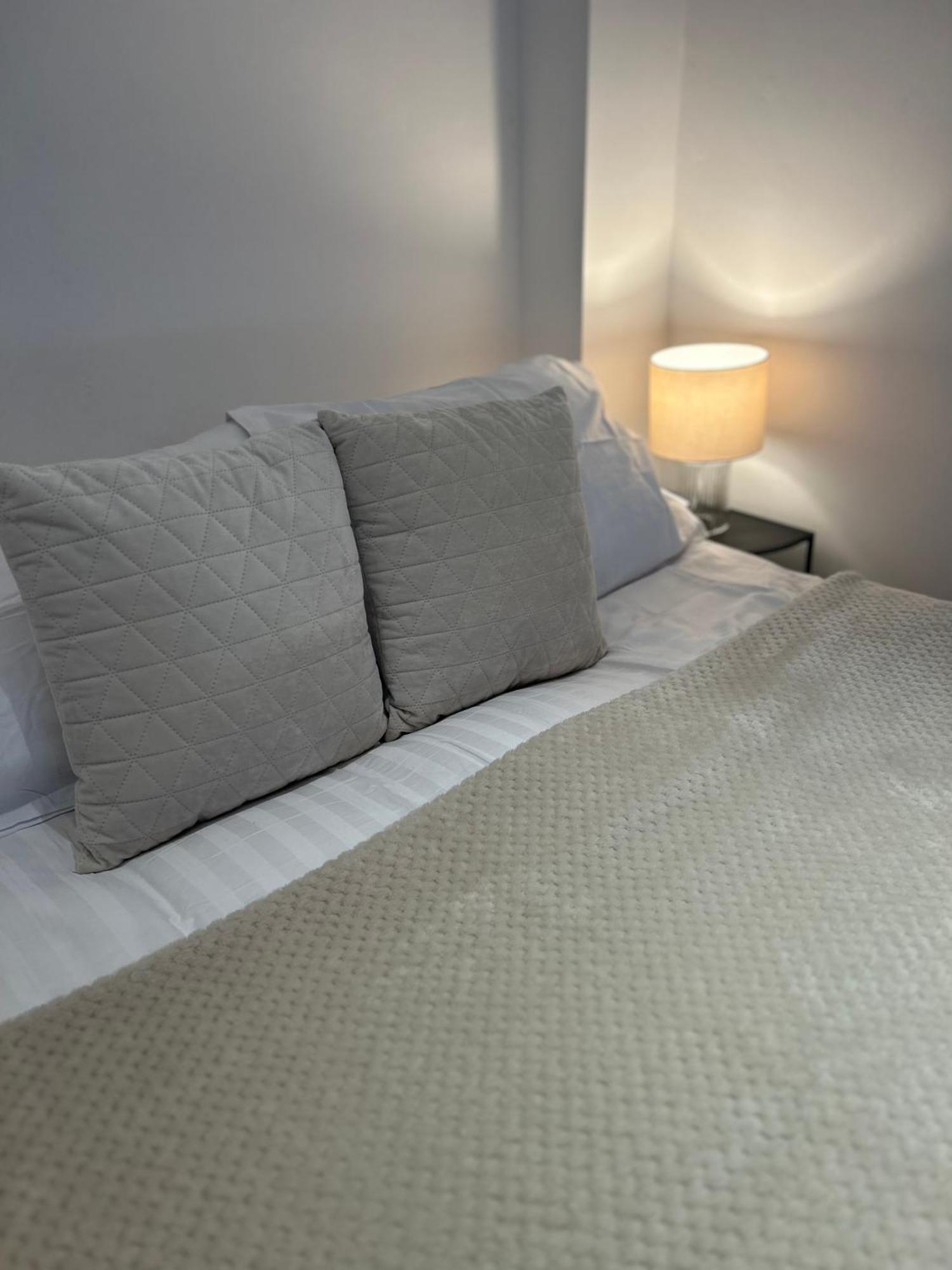 Stylish One Bedroom Apartment In The Heart Of Angel Лондон Екстериор снимка